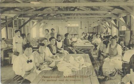 Alberts-1916-004.jpg - Vrouwenkamp Albert'sdorp. De naaizaal voor de vrouwen. Foto gemaakt in 1916. 