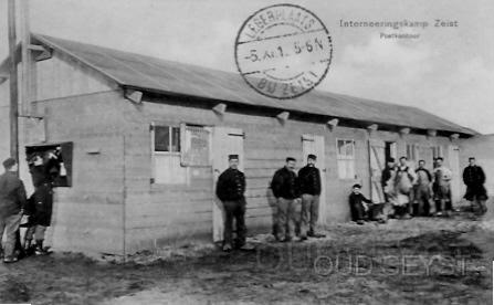 Internk-1915-007.jpg - Het Interneeringskamp (1914-1918). De soldaten vonden het lastig om elke keer naar Zeist of Soesterberg te moeten reizen. In 1915 werd er een eigen postkantoor geopend in het Kamp van Zeist.