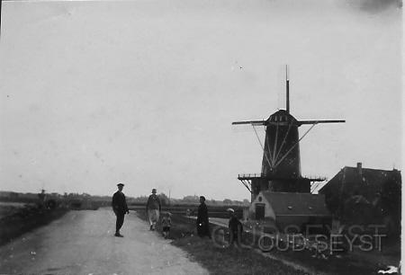 Ned-Onb-1910-028.jpg - Ned-Onb-1910-028. Opgelost: dit is de Molen Rijn en Lek in Wijk bij Duurstede. Opgelost op 05-01-08 door Michel Zwier.