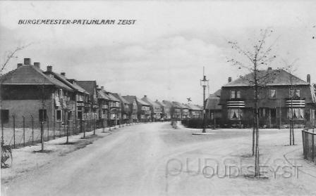 Burg.patijnln-1930-001.jpg - Burgermeester Patijnlaan gezien vanaf de Joost van de Vondellaan. Op de hoek Burg. Patijnlaan, Egelinglaan (nr. 44) is huize “Ons Hoekje” te zien. In 1929 werd dit bewoond door N. Voskamp, oud medewerker van de Posterijen. Foto gemaakt in 1930.