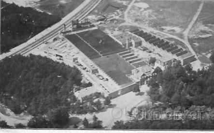 Gero-1929-001.jpg - De Gerofabriek is in 1911 begonnen aan de Bergweg nabij de spoorlijn Zeist-Bilthoven. Nu is op dit terrein o.a. busmaatschappij Connexxion gevestigd. Foto gemaakt in 1929.