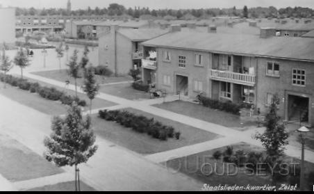 Staatslieden-kw-1956-001.jpg - Het Staatsliedenkwartier, een wijk uit de begin jaren '50. In deze wijk staan duplexwoningen, eengezinswoningen en flats. De wijk is eind jaren '90 ingrijpend veranderd. Foto gemaakt in 1956.