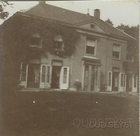 Cattenbroek-1900-002.jpg - Huize “Cattenbroeck” was gelegen aan de Koppeldijk (nr. 22). Vroeger was het een ambachtsheerlijkheid. In 1909 werd het bewoond door M. Dolman. Het buiten is eind jaren dertig door brand verwoest. Op de lokatie bevindt zich tegenwoordig een bejaardentehuis. Foto gemaakt in 1900.