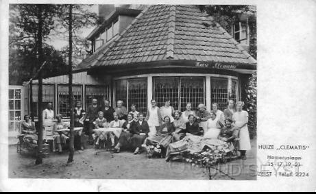 Homeruslaan-1935-001.jpg - Huize “Clematis” aan de Homeruslaan (nr. 15) was een rusthuis voor vrouwen en meisjes. Het pand fungeert tegenwoordig als woonhuis. Foto gemaakt in 1935.