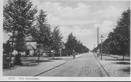 Prof.Lorentzln-1930-009.jpg - Prof. Lorentzlaan: sinds 1928 voordien heette het het Mooielaantje, maar die naam klonk te kinderachtig voor een '' langere verkeersweg. Gezicht op het kruispunt Prof. Lorentzlaan - Jagersingel en was genomen vanaf de Woudenbergseweg af. Gemaakt op 1930.