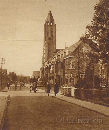 Rozenstraat-1928-003.jpg - De Rozenstraat met kruising Tulpstraat. Gezicht vanaf de Voorheuvel. Opname van 1928