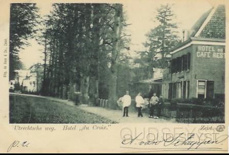 Utr.weg-1901-009.jpg - Op de hoek Utrechtseweg, Steniaweg, stond het hotel “Du Croix”, door sommige Zeistenaren uitgesproken als “Dukerwa”. Foto gemaakt in 1901.