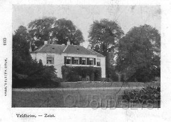 Utr.weg-1904-002.jpg - Het oude “Veldheim” aan de Utrechtscheweg (nr. 12), schuin tegenover “Ma Retraite”. Het huis werd in 1907 afgebroken. Nu staat er nieuwbouw. Foto gemaakt in 1904.