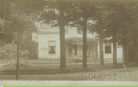 Utr.weg-1909-015.jpg - Huize “Rozenoord” was gelegen aan de Utrechtscheweg (nr. 6) (in 1933 was het nr. 44), ter hoogte van de snelweg A-28. Het pand is afgebroken. Foto gemaakt in 1909.