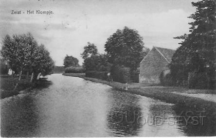 Koppeldijk-1913-003.jpg - Het klompje, gezien vanaf de koppeldijk nabij het sluisje. Foto gemaakt in 1913.