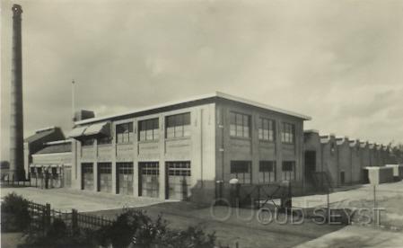 Noordweg-1936-001.jpg - Vooraanzicht fabriek Stoomwasscherij Burger, Hofleverancier. Het pand was gelegen aan de Noordweg (nr. 94) in 1936. Het pand werd in 2003 afgebroken om plaats te maken voor nieuwbouw woningen.