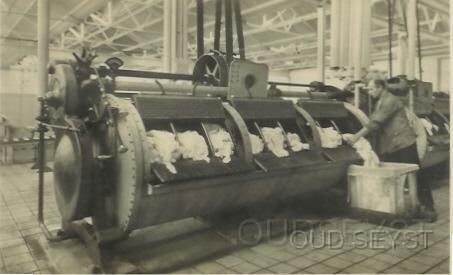 Noordweg-1936-006.jpg - Waschmachine, Stoomwasscherij en Hofleverancier Burger. Ruim 14.000 gezinnen vertrouwden hun wasgoed aan Burger toe want, “Burger blijft anders dan een ander”. (reclamefolder Burger wasscherij). Foto gemaakt in 1936.