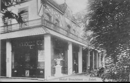 Boschlust-1923-002.jpg - Een afbeelding van hotel “Boschlust”. Het pand is in 1991 door brand verwoest en er staan nu nieuwe woningen onder dezelfde naam (“Boschlust”). Foto gemaakt in 1923.