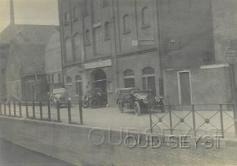 Garage-1914-108.jpg - Firma Broederlet aan de Oude Gracht in Utrecht en verkochte daar ook auto's. Opname van 1914.