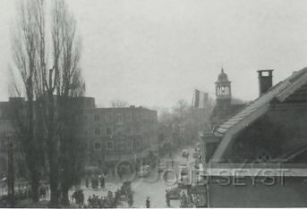 Luchtf-146.jpg - Opname vanuit het dakterras van Garage Broederlet en met gezicht op Hotel Figi en Postkantoor. Opname van 1960